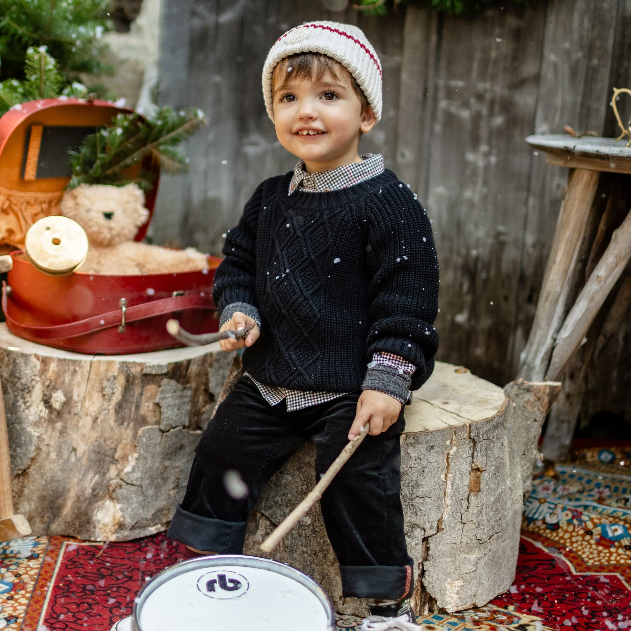 Chandail en tricot noir au motif tressé, bébé || Black knitted sweater with braided pattern, baby