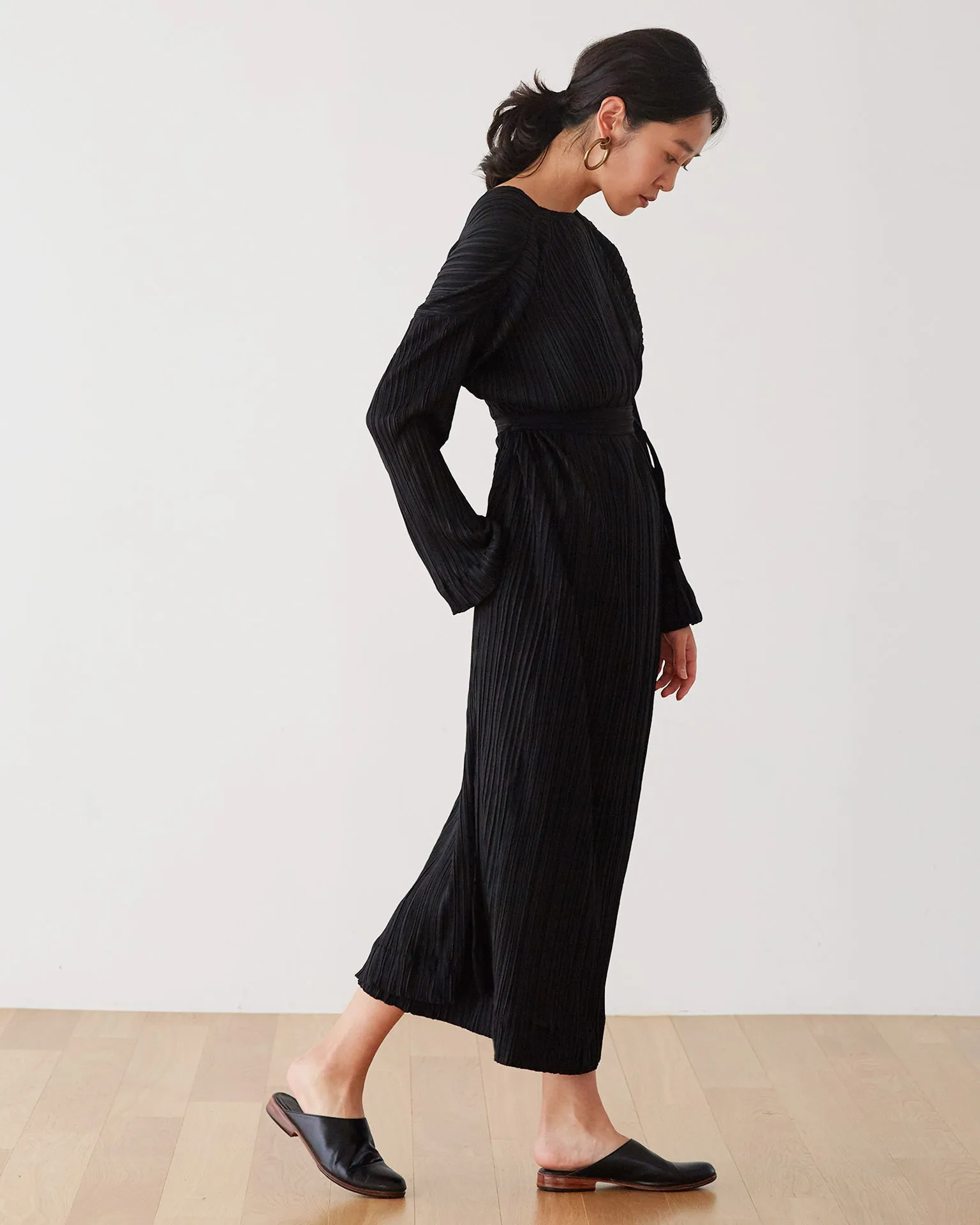 Laura Pleates Robe / BLACK