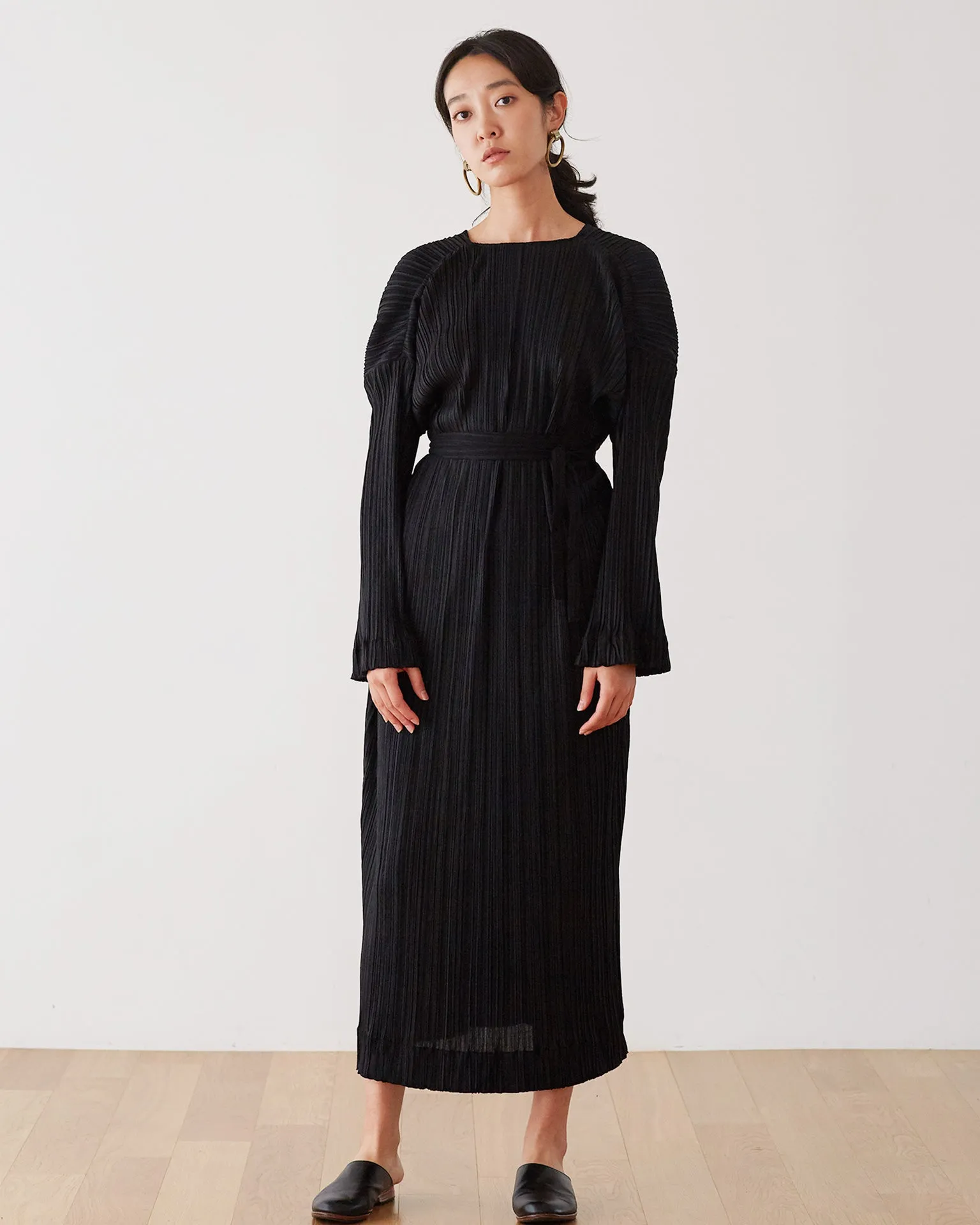 Laura Pleates Robe / BLACK