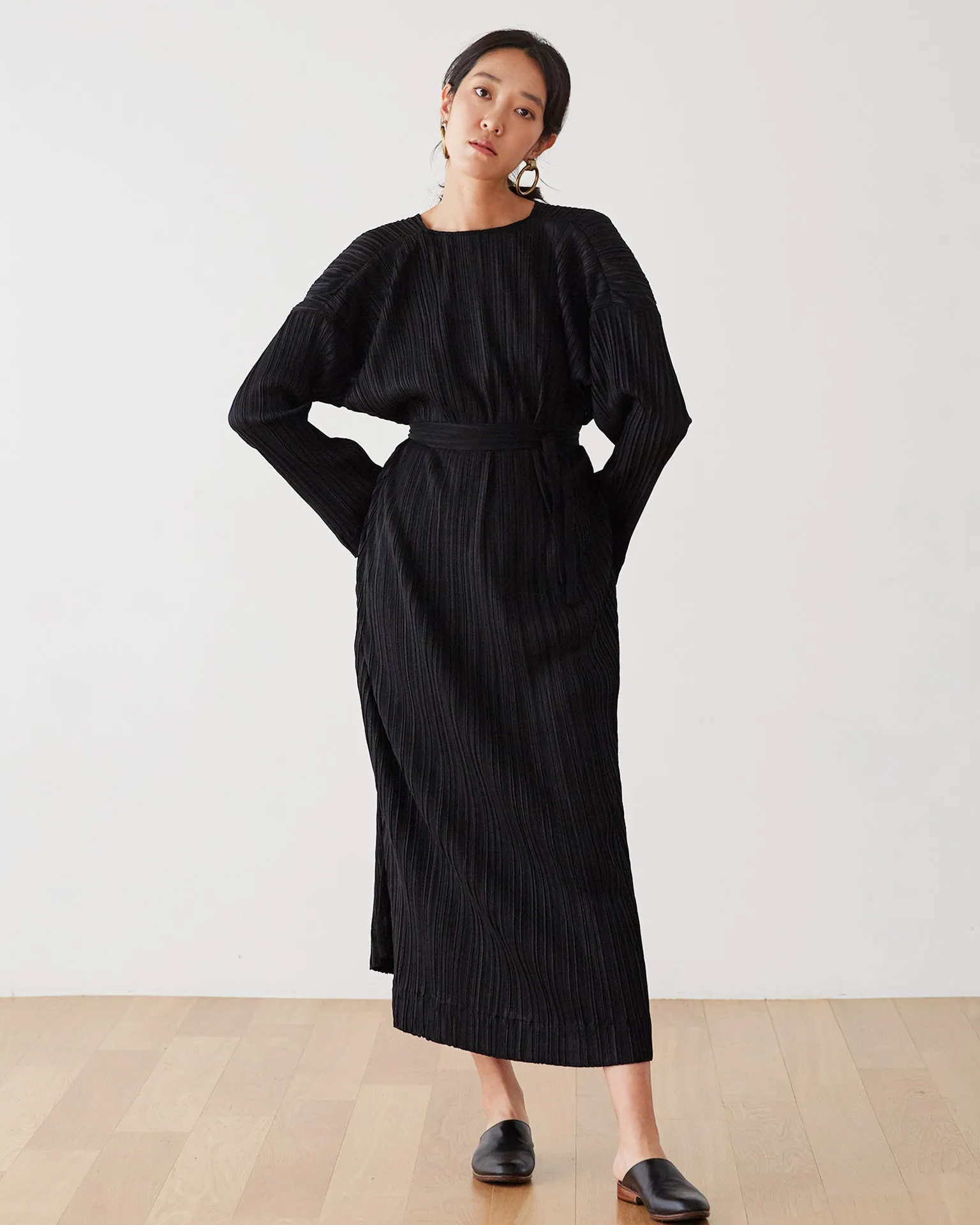 Laura Pleates Robe / BLACK