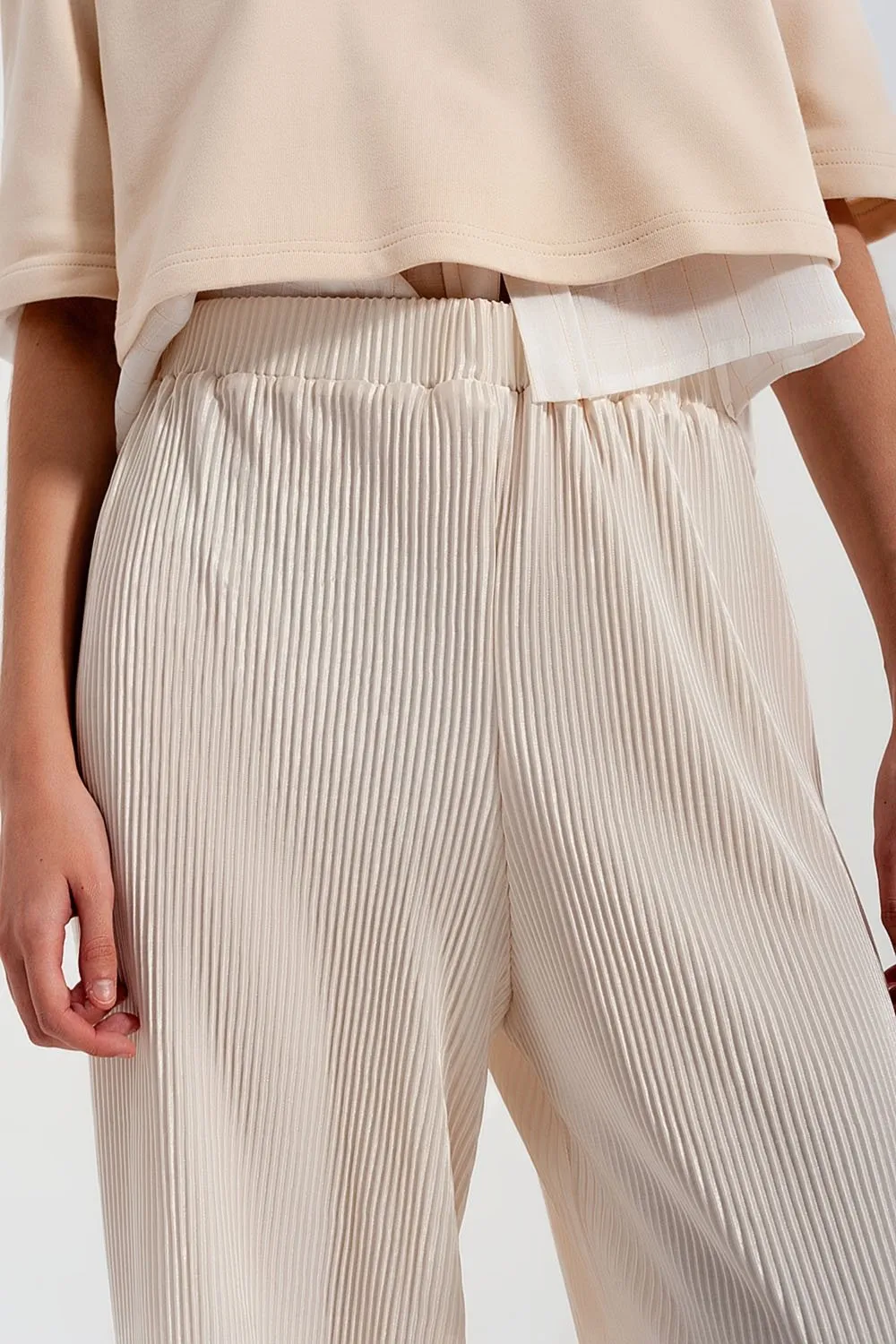 Relaxed Wide Leg Trousers in Plisse Cream