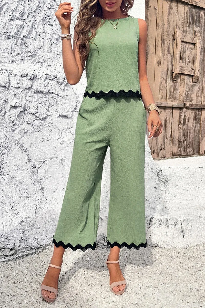 The Wave Trims Top & Capris 2 Pieces Set